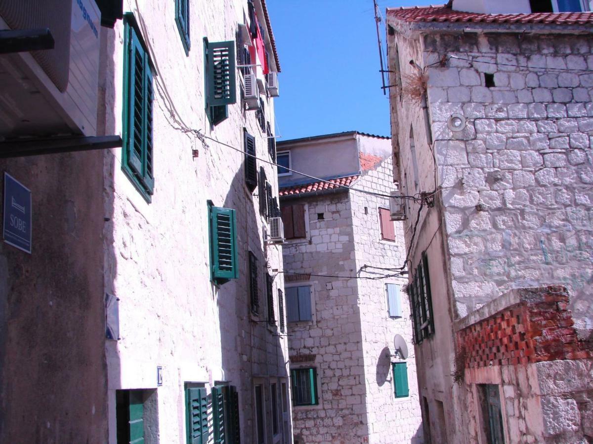 Cosy Accommodation In The Center Of Split Exterior photo
