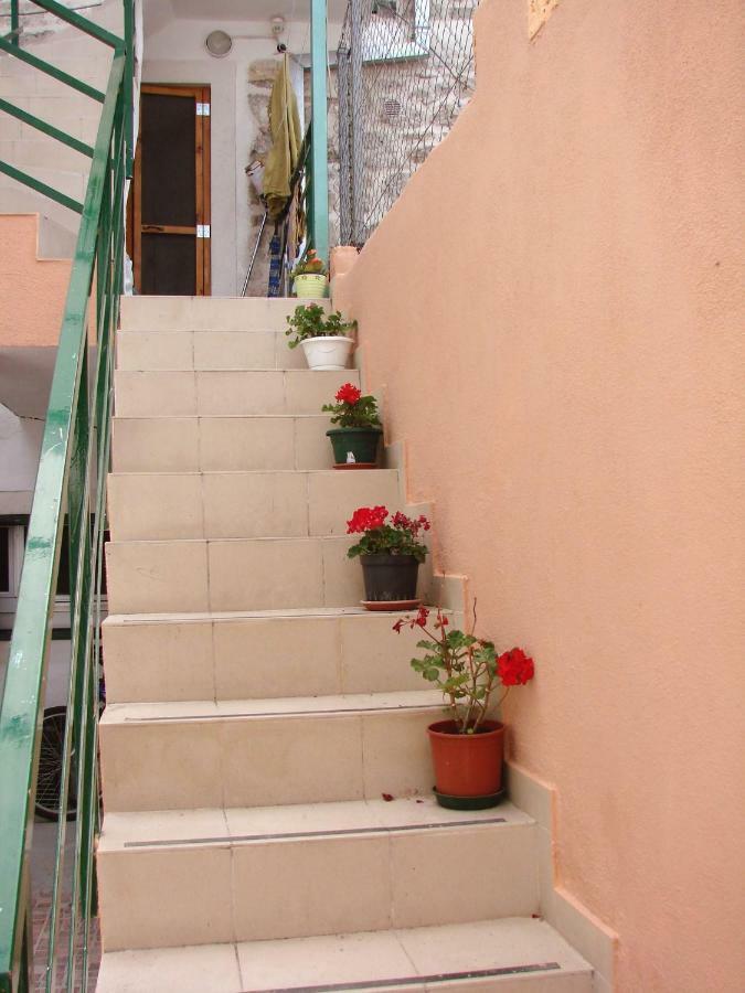 Cosy Accommodation In The Center Of Split Exterior photo